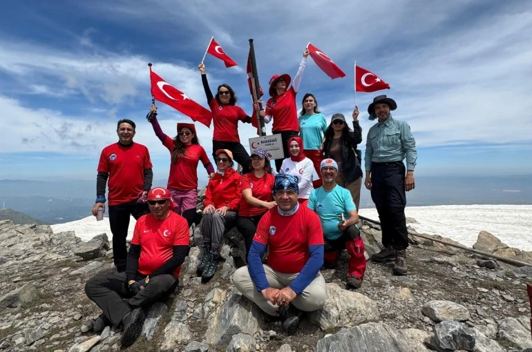 19 Mayıs coşkusu Babadağ’ın zirvesinde kutlandı