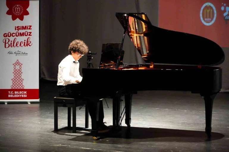 2. Uluslararası Ayva Çiçeği Piyano Festivali’nde 6 ülkeden gelen genç piyanistler hünerlerini sergiledi