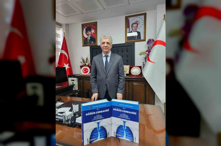 227 bilim insanının katkı sunduğu "Göğüs Cerrahisi" kitabı yayımlandı