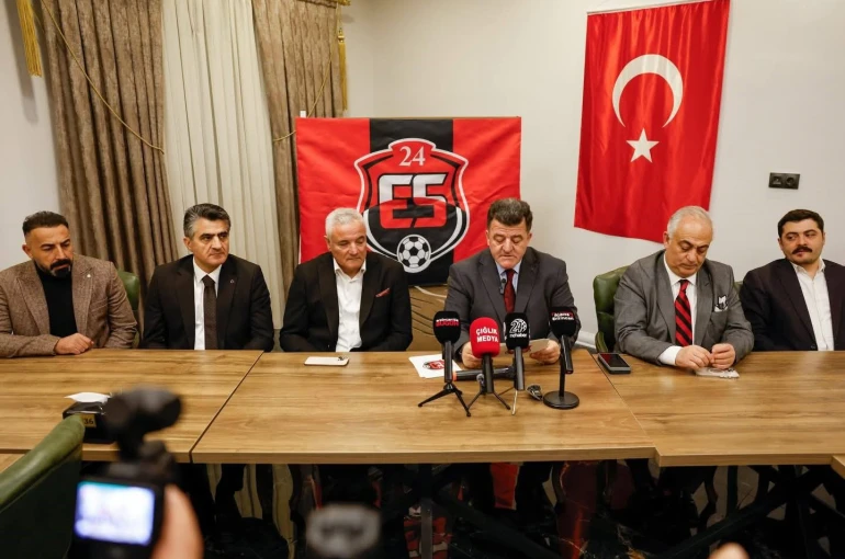 24Erzincanspor yönetimi iftarda basınla buluştu