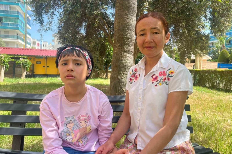 2,5 yaşında konuşmayı bırakan 10 yaşındaki kızı için yardım bekliyor