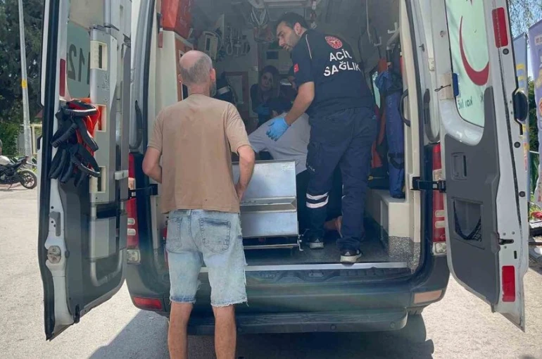 2’nci kattan market tentesine düşen kadının yakınları esnafa küfürler yağdırdı