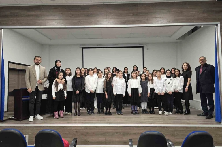 3 Müzik öğretmeni bir araya geldi, çocuklar söyledi, onlar ‘İyi ki öğretmenim’ dedi