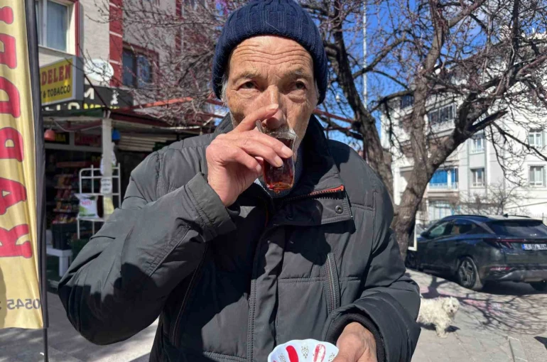 34 yıldır su içemeyen yaşlı adam: "Suya hasret kaldım, gülmeye hasret kaldım"