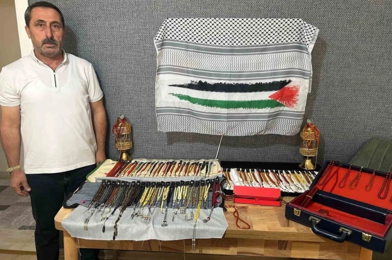 35 yıllık tespih koleksiyonunu Gazze için satışa çıkardı