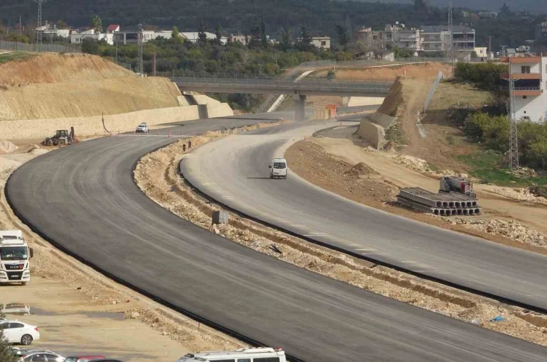 4 bin kişi çalışıyor yüzde 84’ü tamamlandı: Çeşmeli-Kızkalesi Otoyolu Mersin turizmine nefes aldıracak