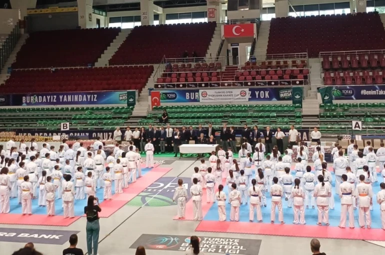 4 ülkeden gelen 180 sporcu, Bursa’daki Kyokushin Kupası’nda buluştu