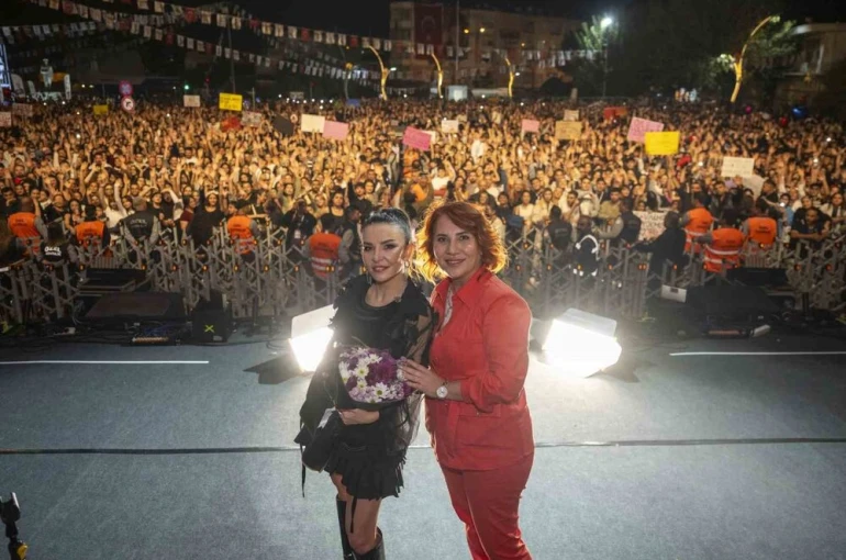 4. Uluslararası Tarsus Festivalinde Fatma Turgut rüzgarı