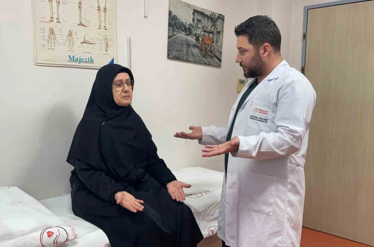 4 yaşında felç geçiren kadın, 52 yıl sonra kolunu yeniden hareket ettirdi