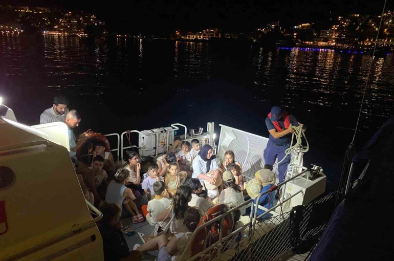 40 göçmen yakalandı; 2 gözaltı