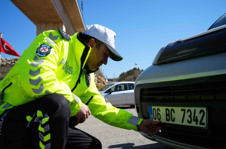 43 ilin geçiş güzergahında APP plakalı araçlar durduruldu: Sürücülere uyarı yapıldı