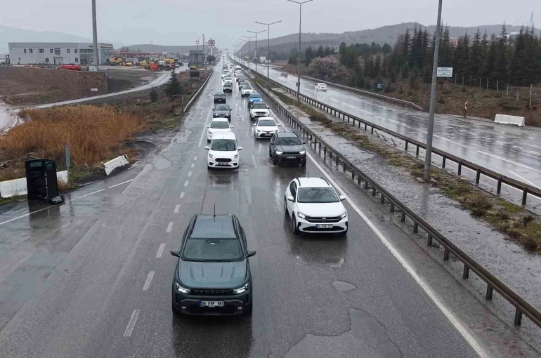 43 ilin geçiş güzergahında arife günü trafik yoğunluğu arttı: Validen sürücülere "kurallara uyun" çağrısı