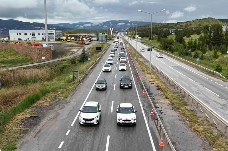43 ilin geçiş noktasında trafik yoğunluğu arttı