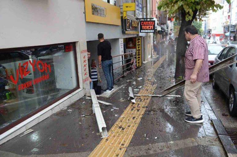 4’üncü kattan aşağı düştü, şans eseri ölen ya da yaralanan olmadı