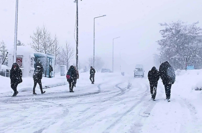 5 il ve 1 ilçede okullar tatil edildi