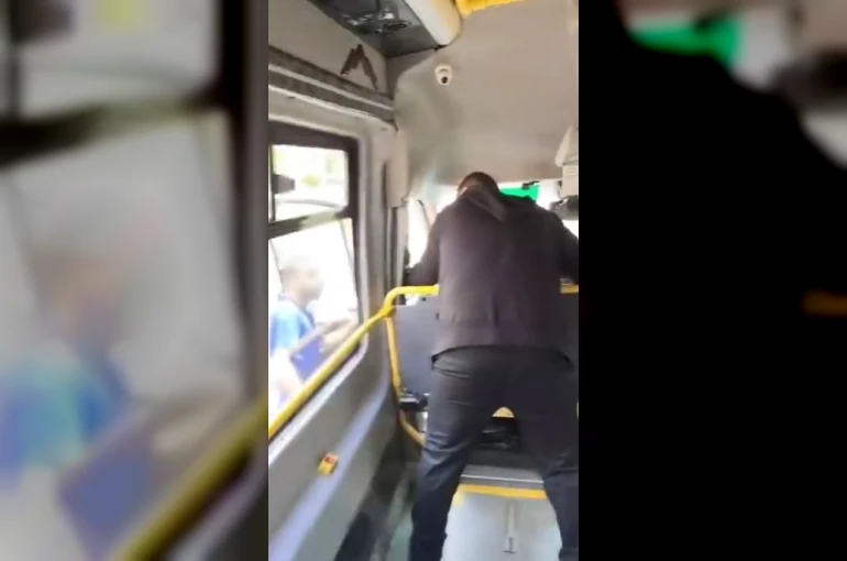 5 TL’lik eksik ödeme yüzünden minibüs karıştı
