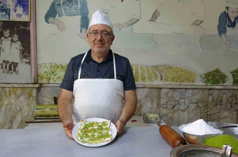 5 yaşında başladı, 63 yıldır katmer açıyor