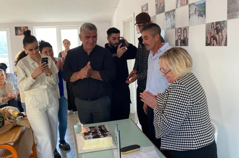 50 yıl sonra aynı sıralarda: Nesibe Öğretmen’e anlamlı sürpriz