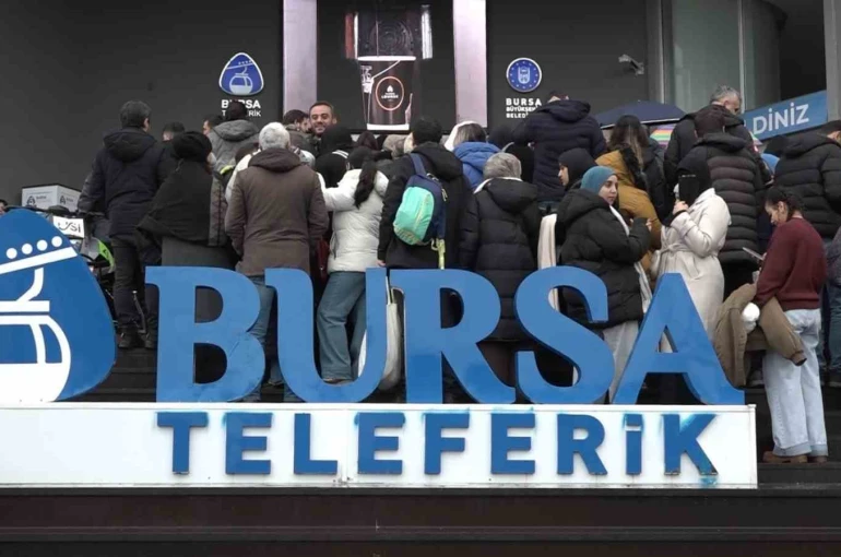 500 metreyi aşan kuyruk, sadece ona binebilmek için