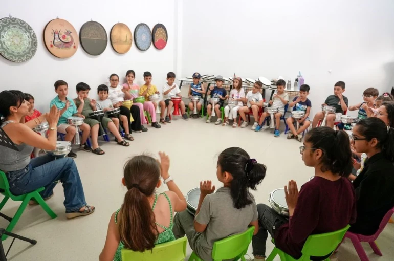 520 çocuk yazı sanat ve bilimle geçiriyor