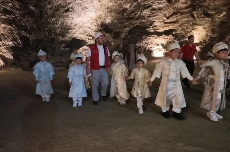 530 yıllık gelenek yerin 150 metre altında yaşatıldı