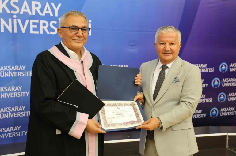 55 yaşında üniversite hayaline kavuştu, 59 yaşında mezun oldu