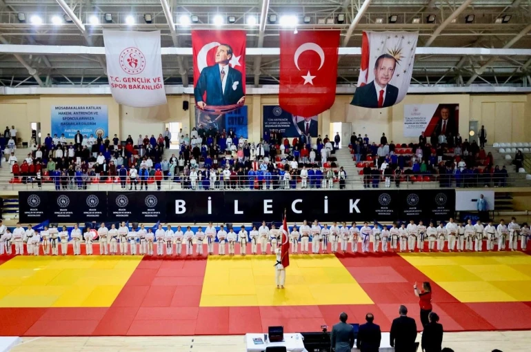 63 ilden 355 sporcu judo şampiyonası için Bilecik’te mücadele ediyor