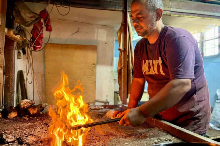 70 derecelik ateşte 35 yıllık mesai