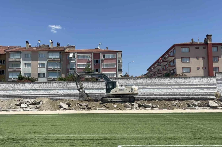 71 yıllık Gazi Atatürk Stadyumu’nda yıkım başladı, hatıralar hafızalarda kaldı