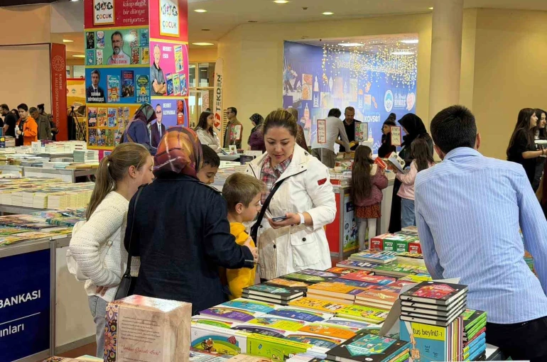 8. Kayseri Kitap Fuarı’na son iki günde yoğun ilgi