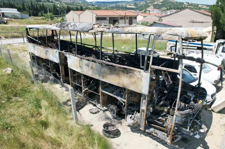 8 kişiye mezar olan otobüsün enkazı yediemin deposuna çekildi