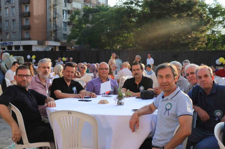 83 yaşındaki öğretmen yıllar sonra öğrencileriyle buluştu