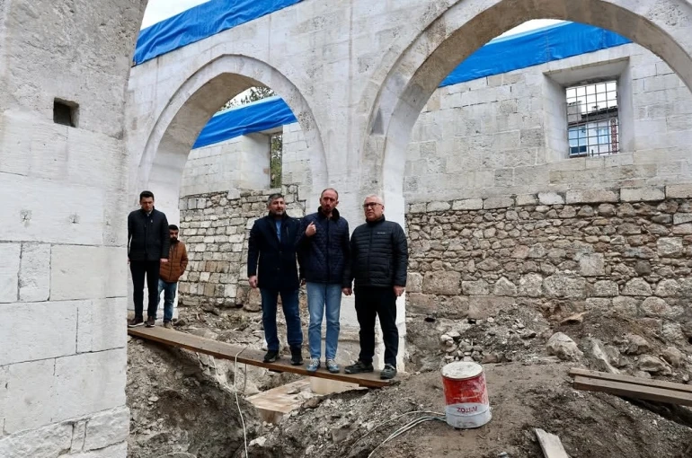 833 yıllık tarihi caminin restorasyonu titizlikle devam ediyor 