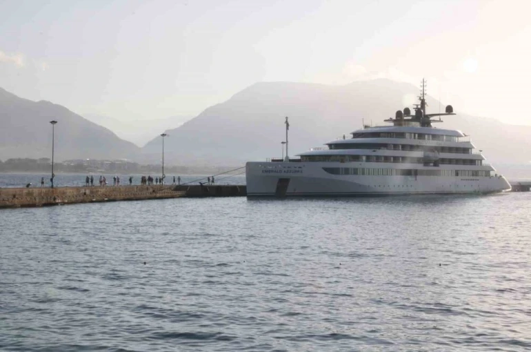 91 turist 74 mürettebatlı lüks gemi Alanya’ya ulaştı