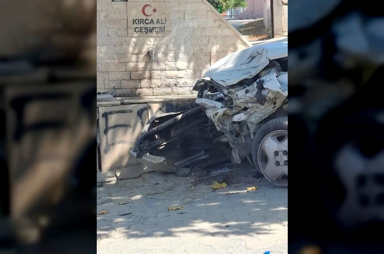 94 yaşındaki sürücü park halindeki araçlara çarptı