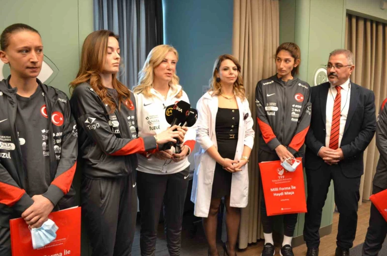 A Milli Kadın Futbol Takımı’ndan kanser hastalarına moral ziyareti