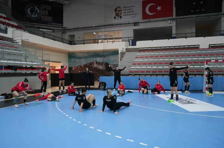 A Milli Kadın Hentbol Takımı, Çekya maçının hazırlıklarını Kastamonu’da sürdürdü 