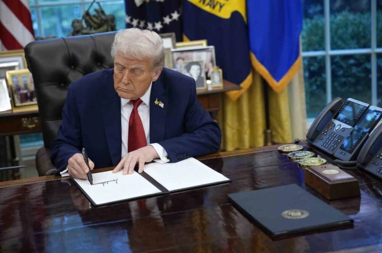 ABD Başkanı Trump: "Ülkede fabrika inşa etmeyen ilaç şirketlerinin ürünlerine yüzde 100 gümrük vergisi uygulanacak"