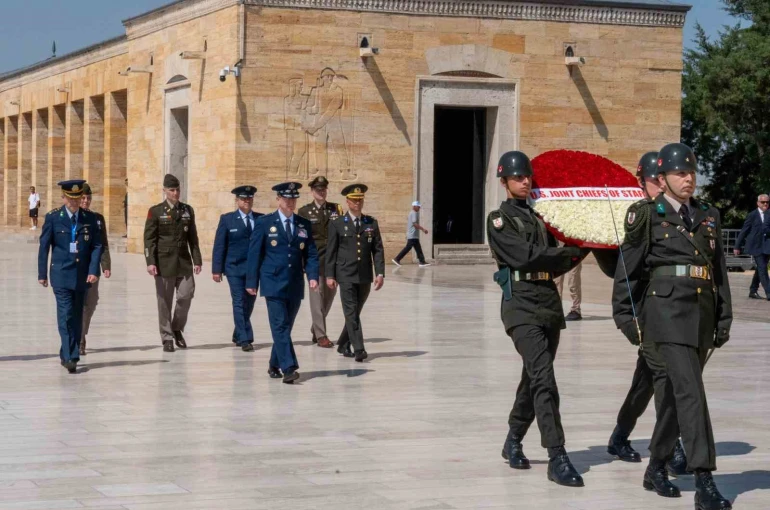 ABD Genelkurmay Başkanı Orgeneral Caine, Anıtkabir’i ziyaret etti