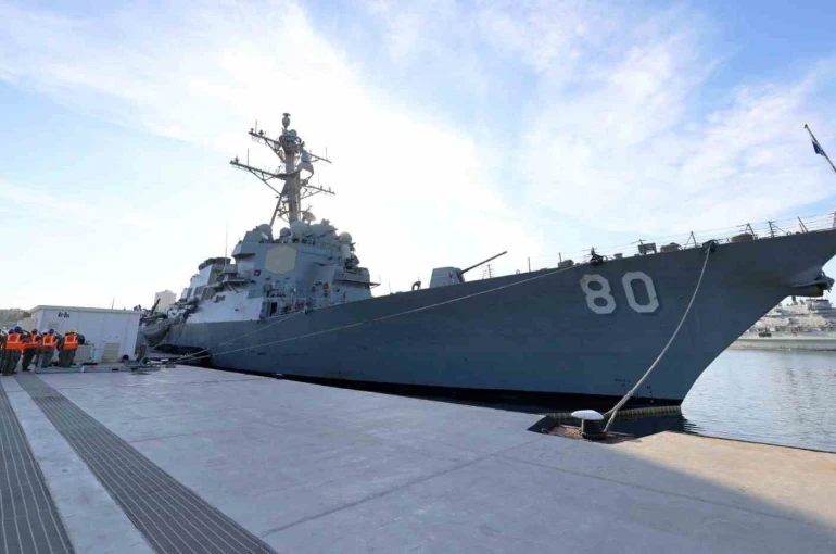 ABD Savaş Gemisi ’USS Roosevelt’ Mersin Limanı’na demirledi