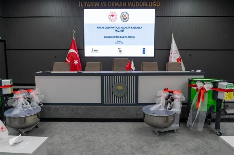 Adana’da 16’sı kadın 32 çiftçiye makine desteği