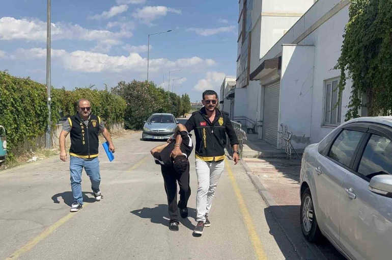 Adana’da 3 kişiyi öldüren katil zanlısı adliyeye sevk edildi
