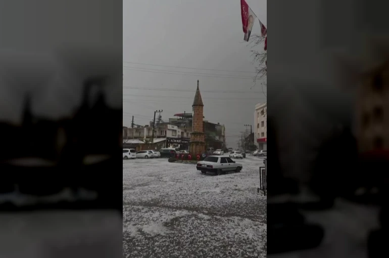 Adana’da dolu yağışı etkili oldu