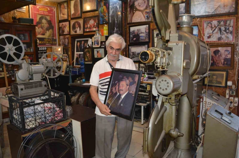 Adana’da Kadir İnanır anısına ücretsiz sinema gösterimi yapılıyor