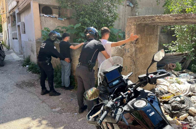 Adana’da metruk binalara narkotik denetimi