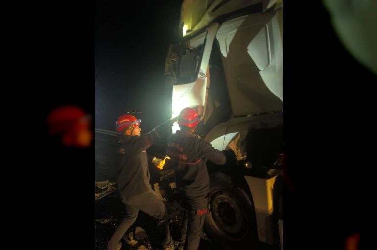 Adana’da tır, otobüse arkadan çarptı: 14 yaralı