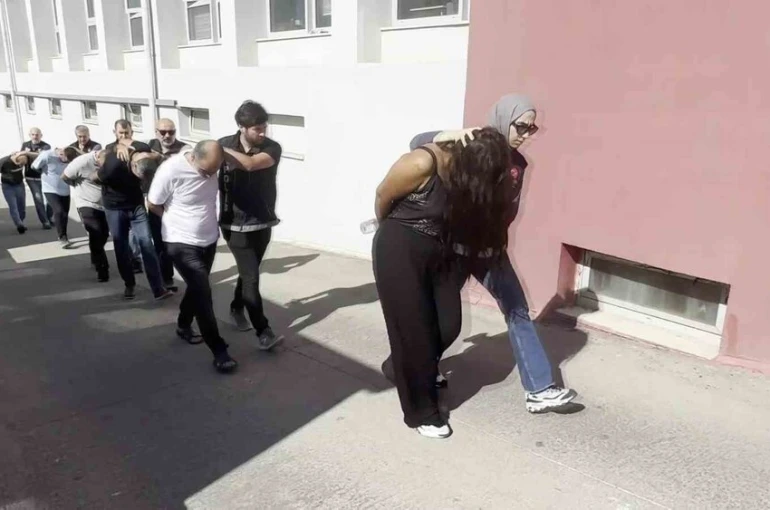 Adana’da torbacılara operasyon: 1’i kadın 6 kişi tutuklandı
