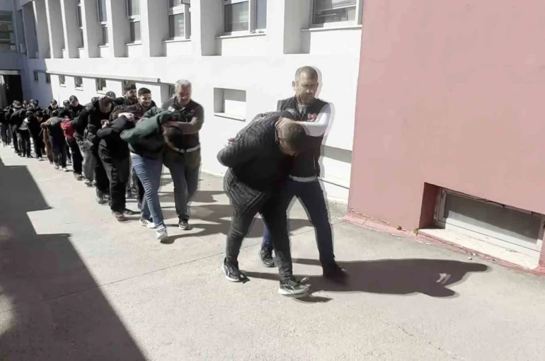 Adana’da zehir tacirlerine operasyon: 11 tutuklama