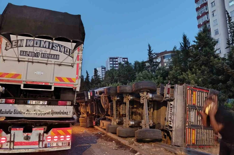 Adana’da zincirleme trafik kazası: 3 yaralı