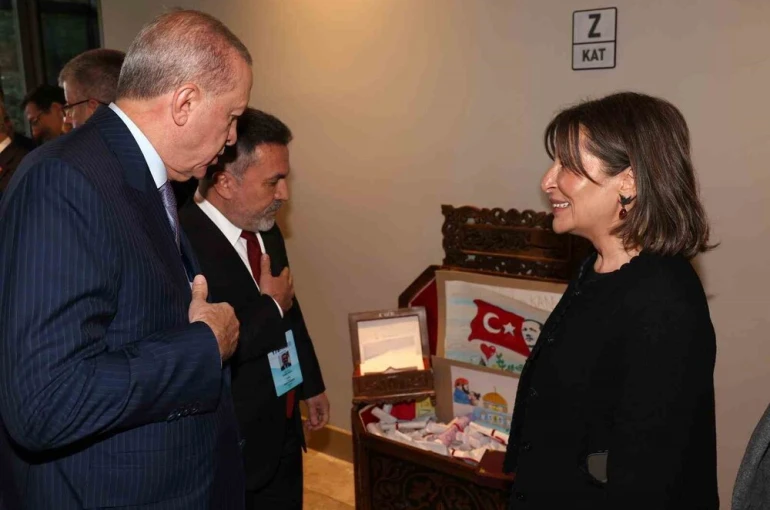 Adanalı çocukların "Kardeşlik Sandığı" Cumhurbaşkanı Erdoğan’a takdim edildi